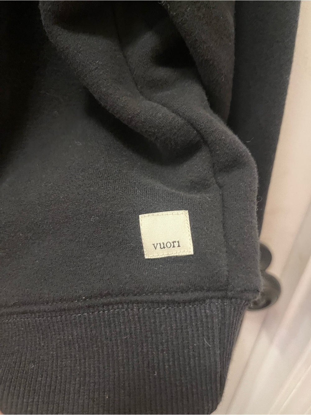 💞 EUC Vuori Sedona V-Neck Cropped Sweatshirt - Black - Sz Medium - Picture 5 of 9